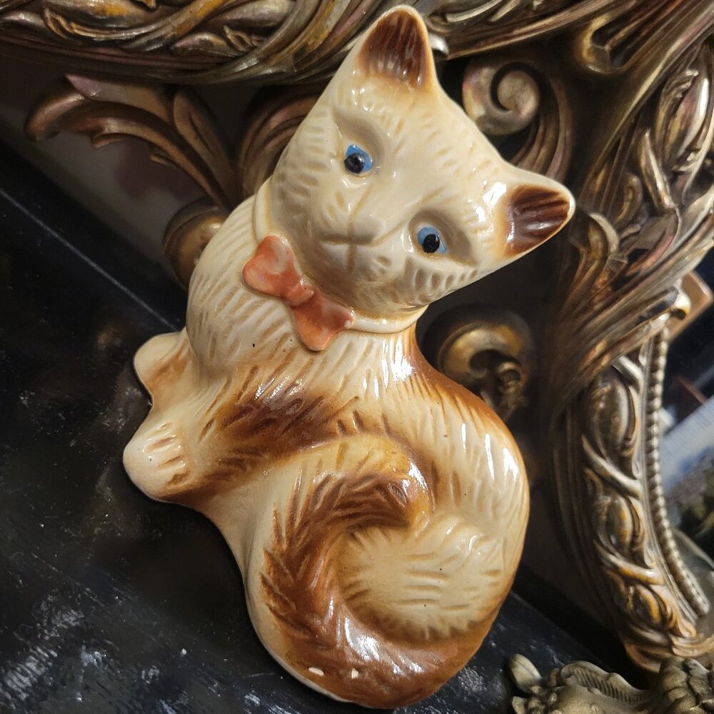 Vintage Grumpy Kitschy Cat Ceramic Figure